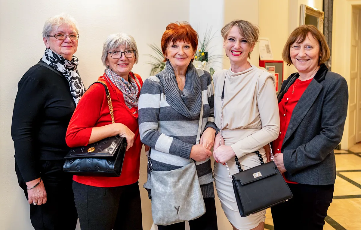 Članice Udruge žena operiranih dojki Nada – Rijeka na okupljanju udruga “Zajedno protiv raka” 2024. u HND-u; koncept predstavljanje udruga, Udruga Nada – Rijeka