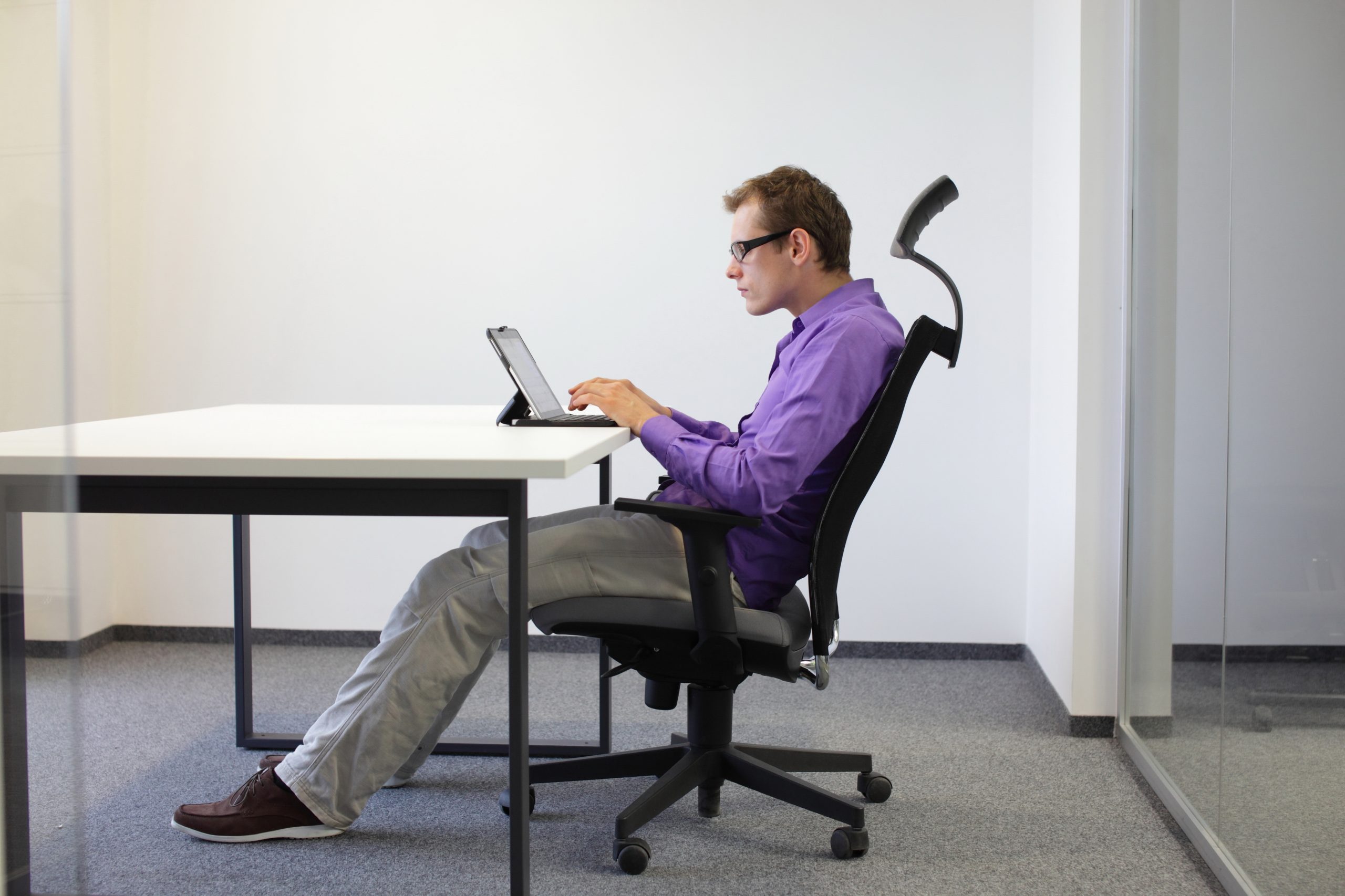 Text,Neck,-,Man,In,Slouching,Position,On,Ergonomic,Chair