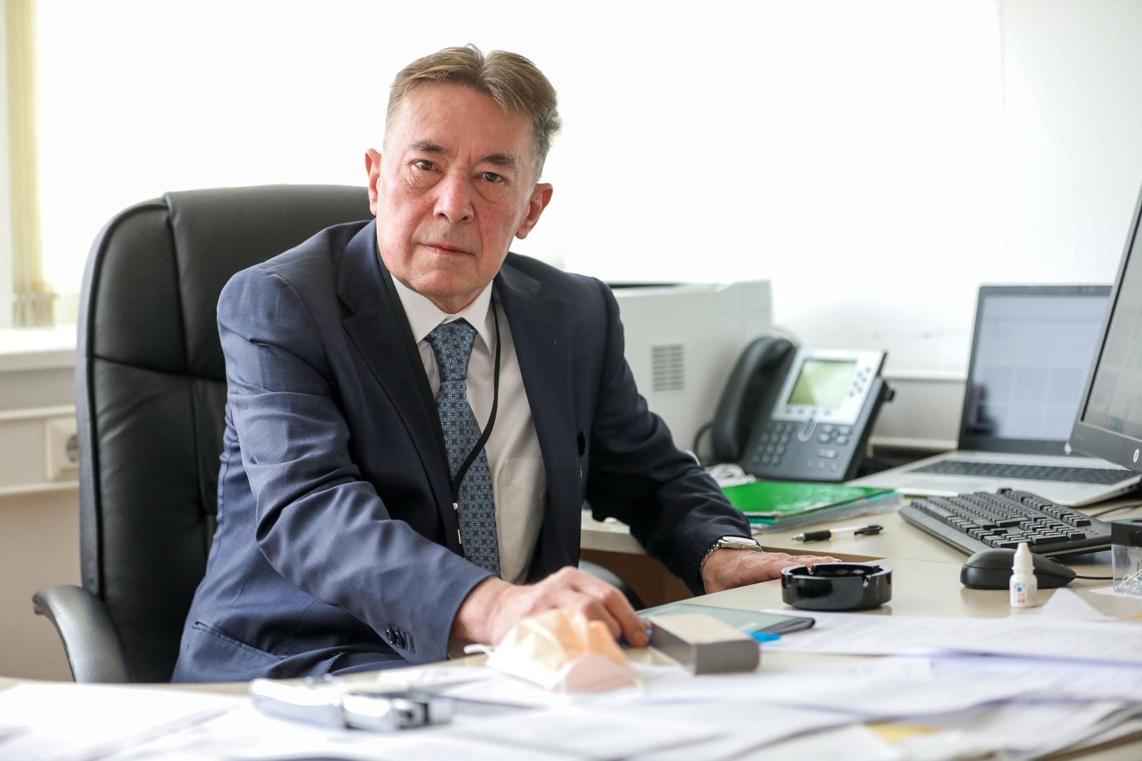 prof. Pleština