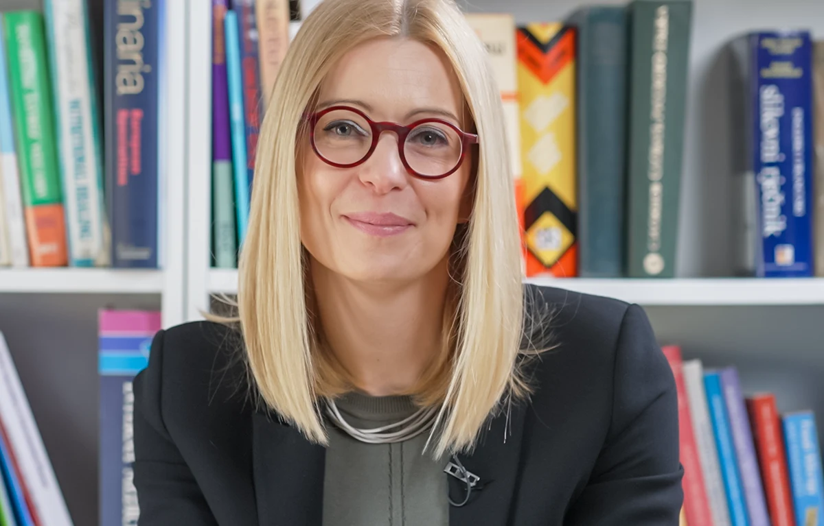 Klinička nutricionistica prof. dr. sc. Darija Vranešić Bender u videu objašnjava što je kuhinjska sol, kolika je dnevna preporučena količina soli, gdje se sol nalazi u prehrani i kako utječe na zdravlje