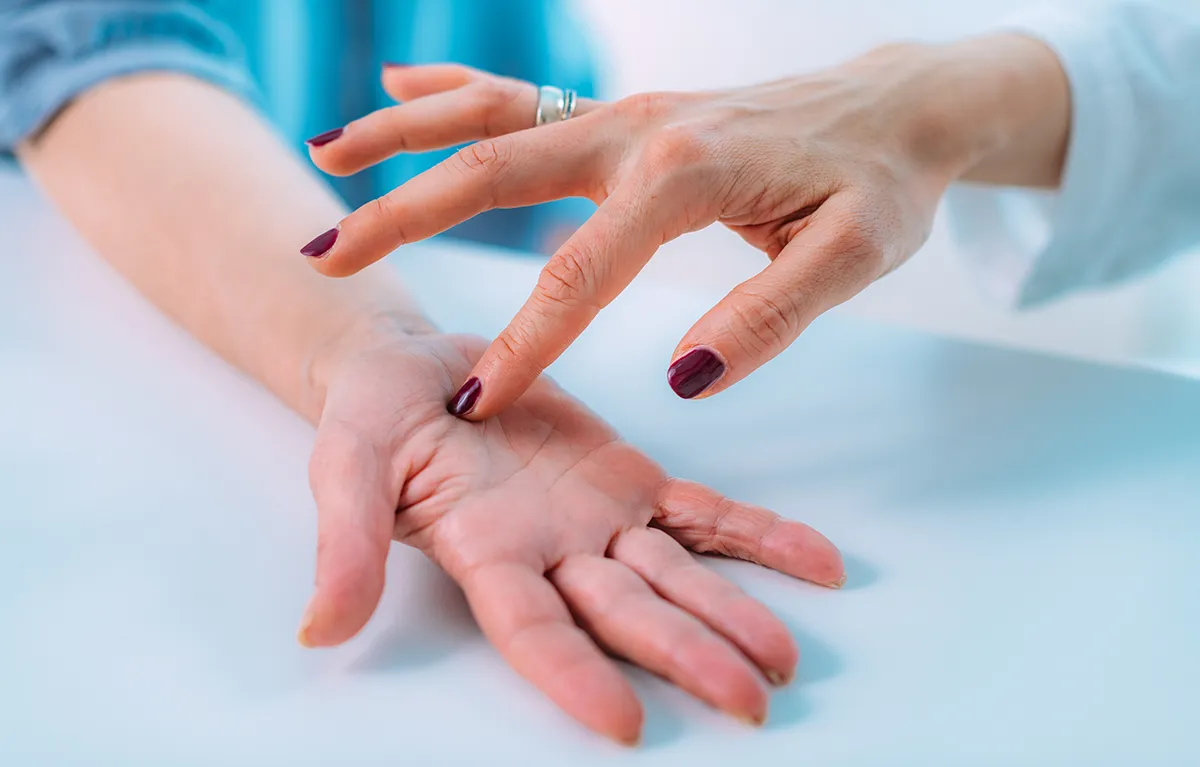 Liječnica ispituje bol u živcima kod pacijentice; ilustrativna fotografija