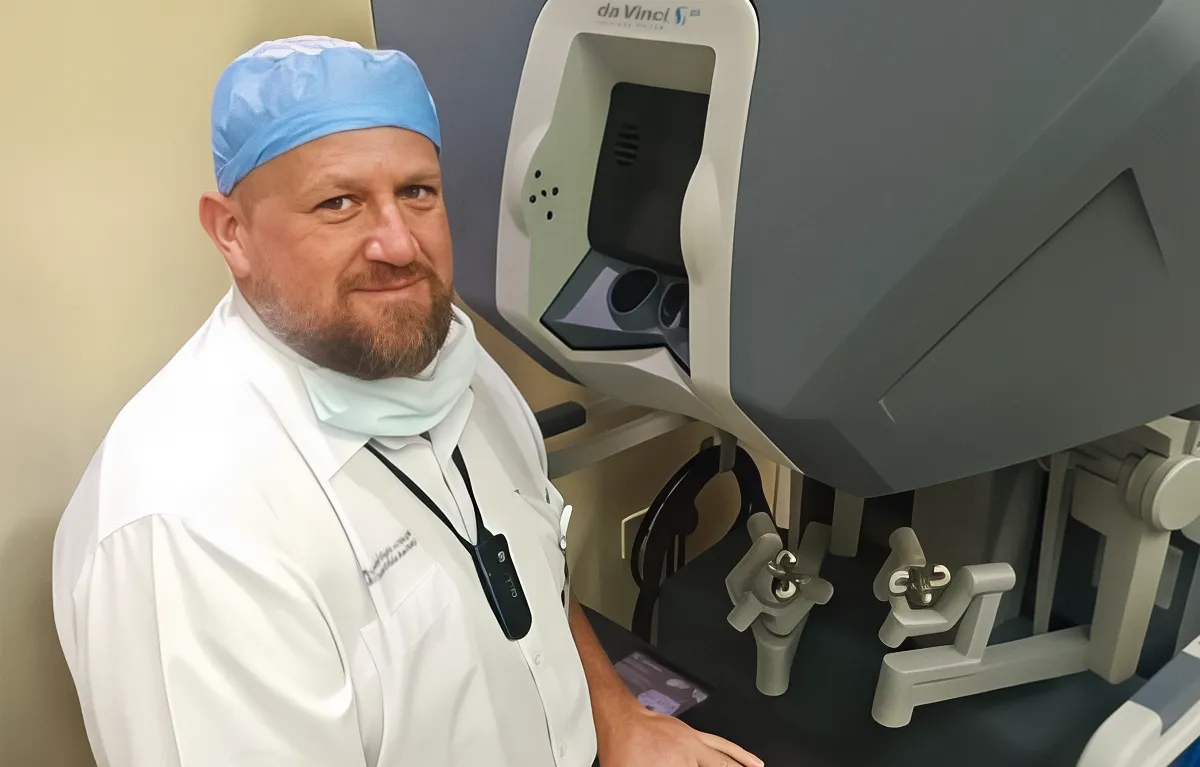 Portret u KBC-u Osijek dr. Boras; Dr. sc. Zdenko Boras, voditelj Odjela za barijatrijsku i minimalno invazivnu kirurgiju KBC-a Osijek