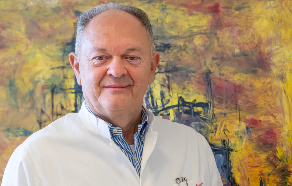 Portret prof. dr. sc. Šimun Anđelinović, predstojnik Kliničkog zavoda za patologiju, sudsku medicinu i citologiju KBC-a Split, gdje se provodi molekularna patologija.