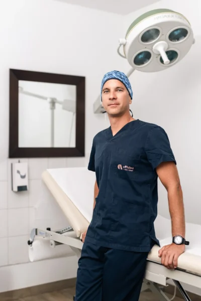 Portret izv. prof. prim. dr. sc. Domagoj Eljuga; koncept rekonstrukcija dojke