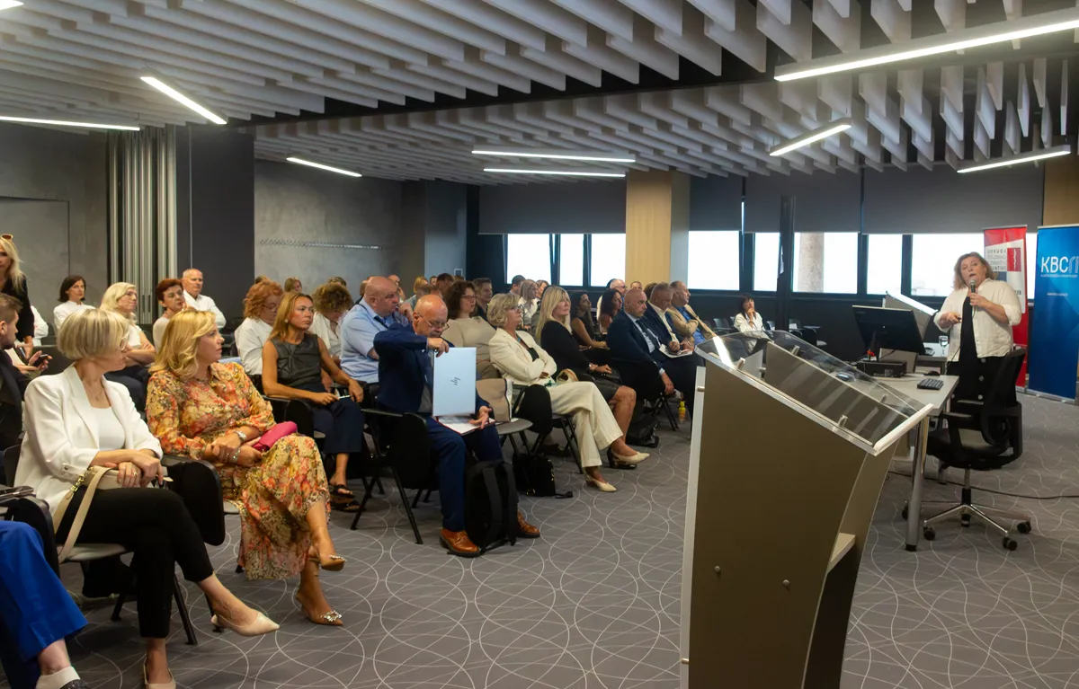 Dvorana KBC-a Zagreb na javnozdravstvenoj akciji SOS sepsa, predavanje dr. Tereza Šarić