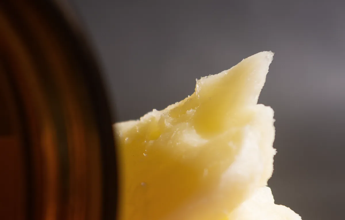 Tallow, krema za lice od goveđe masti, detalj