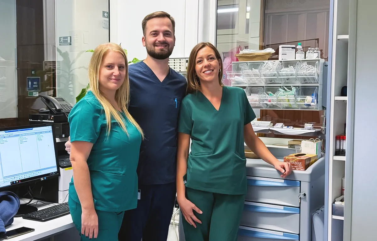 enea-Beg-Kosic-Skocilic S lijeva na desno: Anita Beg, bacc. med. tech., glavna sestra Dnevne bolnice Klinike za tumore i "breast nurse" Klinike za tumore, Alojzije Košić, dr. med., Klinika za tumore, Iva Skočilić, dr. med., voditeljica ENEA programa, Klinike za tumore, KBC Rijeka; ENEA program