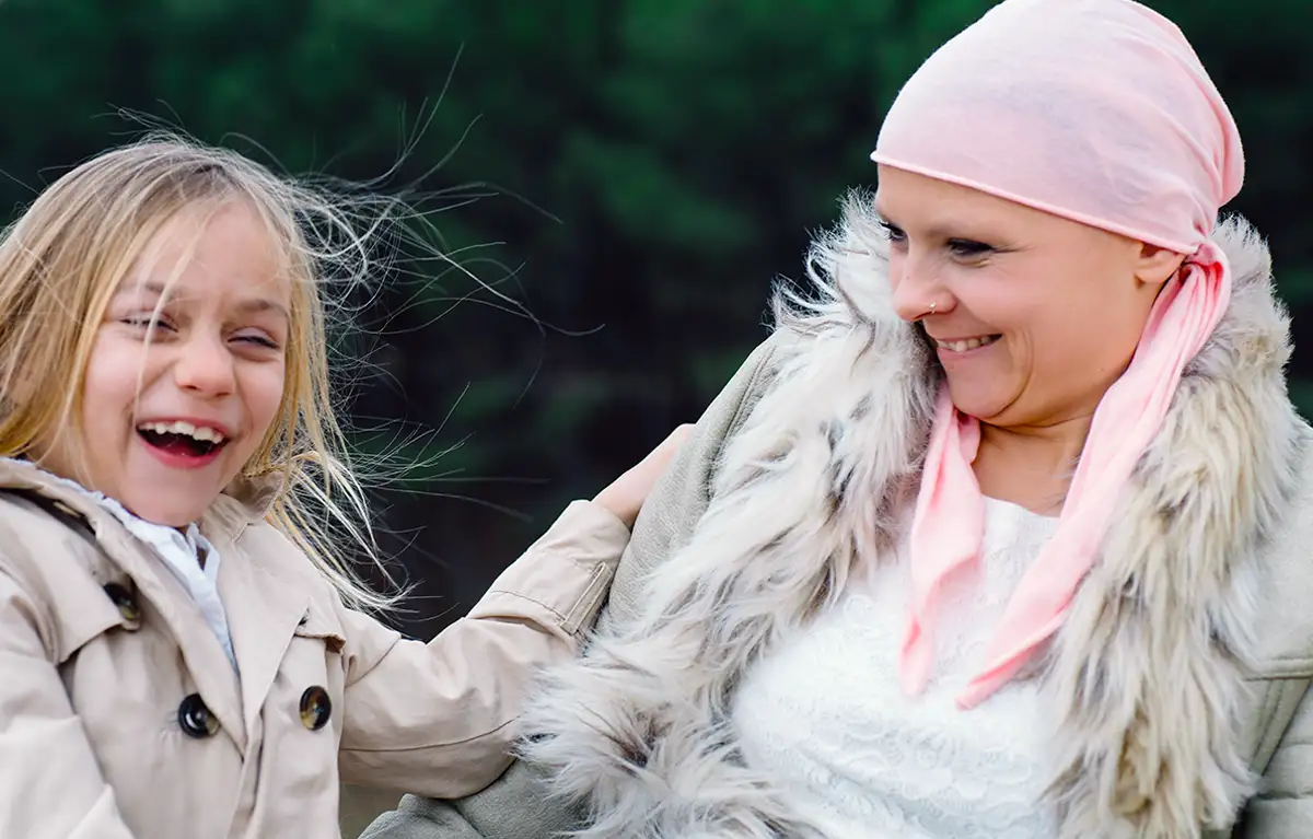 Žena liječena od raka dojke u igri s kćeri u parku; ENEA program