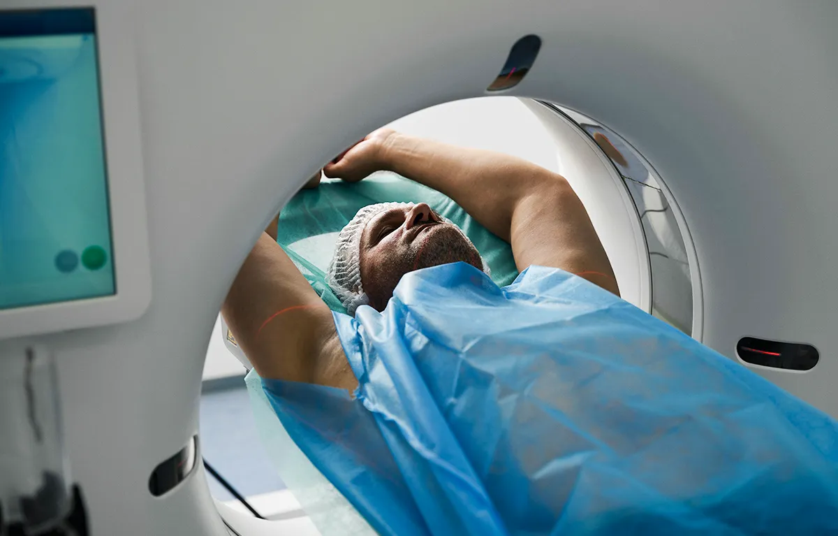 Muškarac srednje dobi na PET/CT snimanju; Lijekovi za mršavljenje i PET/CT