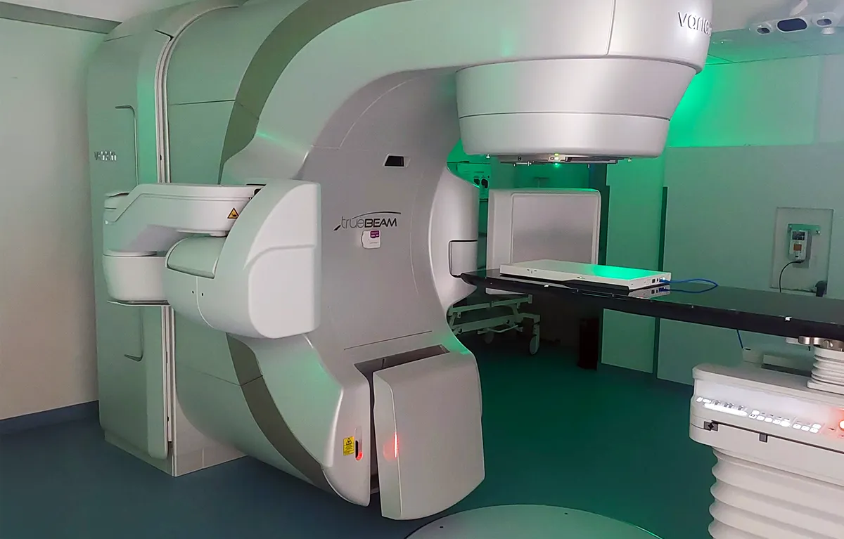 linearni-akcelerator-Jordanovac Novi linearni akcelerator, uređaj za zračenje, na Klinici za plućne bolesti Jordanovac.