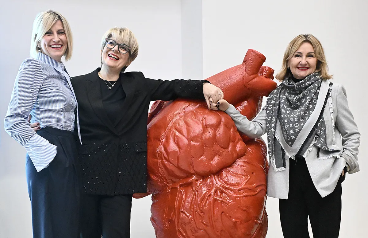 Svjetski tjedan fibrilacije atrija u RH, Zagreb, 25. 11. 2025., Hilton, poziranje uz skulpturu anatomskog prikaza srca