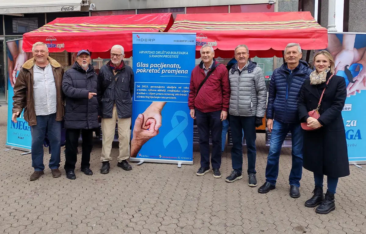 HDBRP-Trg-2025 Članovi Hrvatskog društva bolesnika s rakom prostate na tradicionalnoj javnozdravstvenoj akciji, Trg bana Josipa Jelačića, studeni 2025.