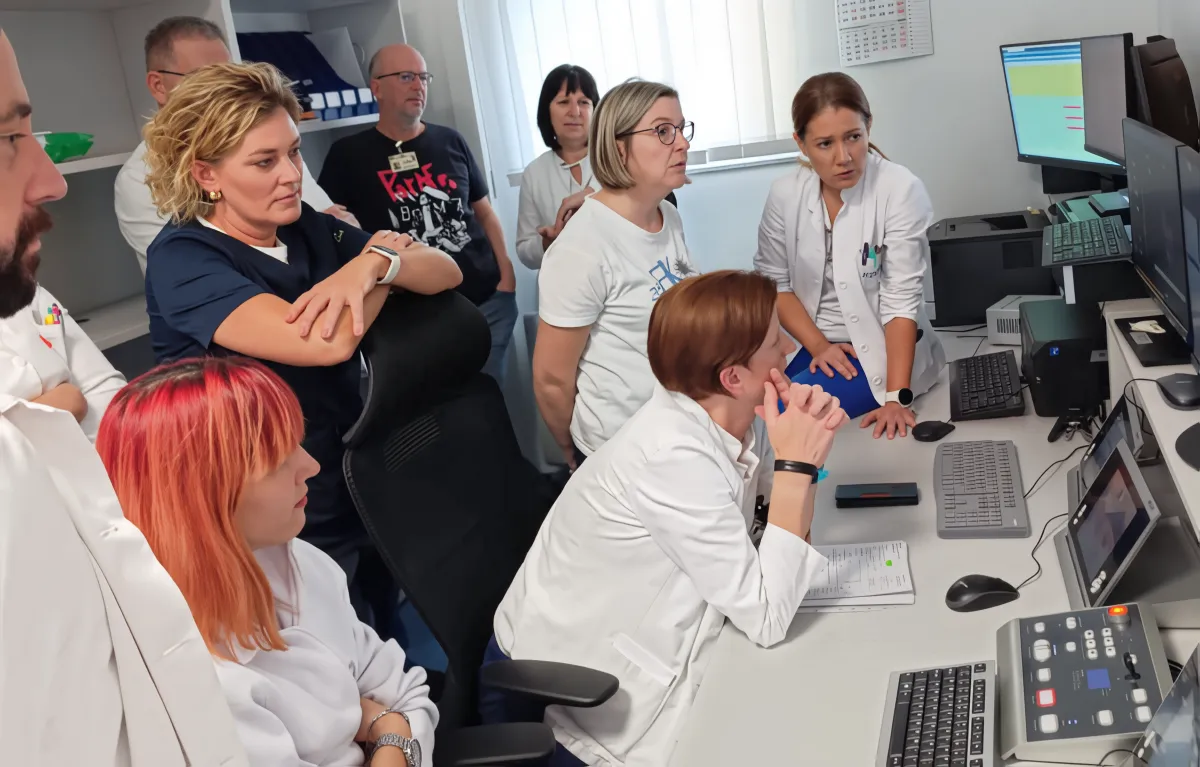 Medicinski tim, kontrolna soba, Klinika za tumore KBC Rijeka, stereotaksijska radiokirurgija