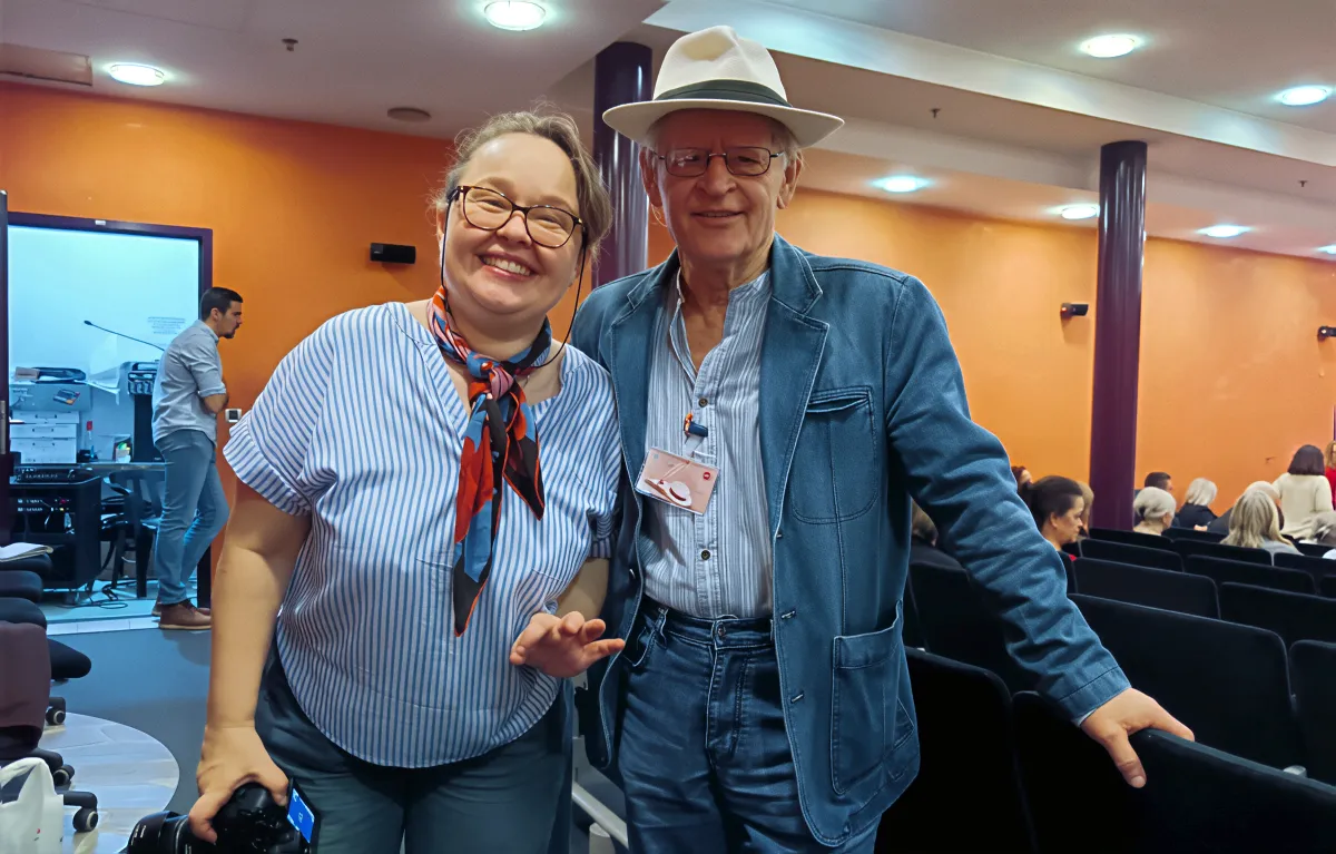 Fotoreporterka Jelena Römer i predsjednik Udruge Kultura Snova Zdravko Odorčić na promociji zbirke Budi i ti