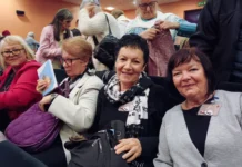 Živa riječ živog čovjeka. Poezija zaista treba svoje mjesto u medicini Pjesnici, onkološki pacijenti i ostala publika na promociji u dvorani Matice hrvatske, prosinac 2025., zbirka poezije Budi i ti