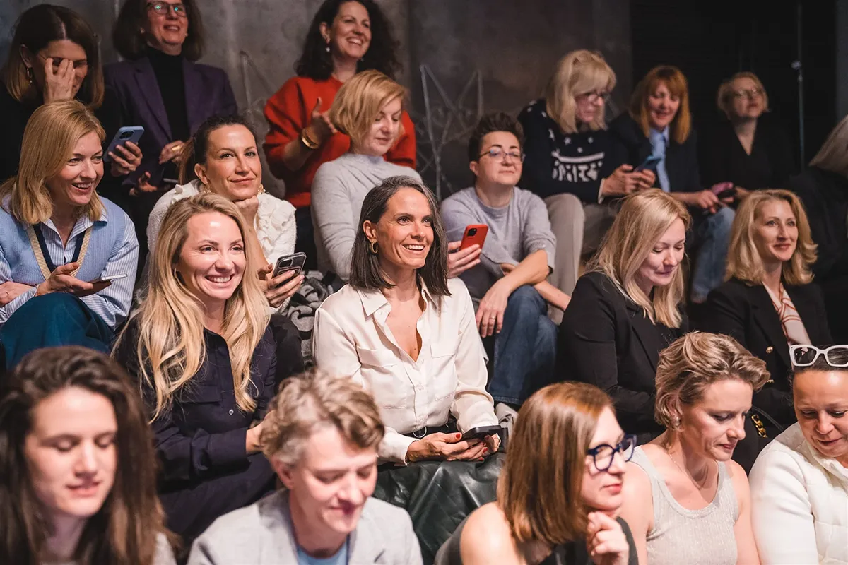 Žene u publici događaja Hot Flash Money