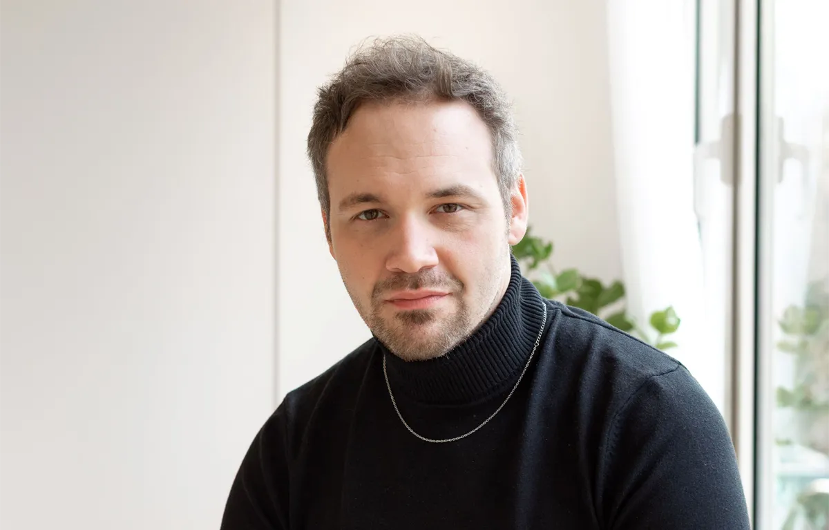 Portret psiholog Davor Dubravić, udruga HUHIV