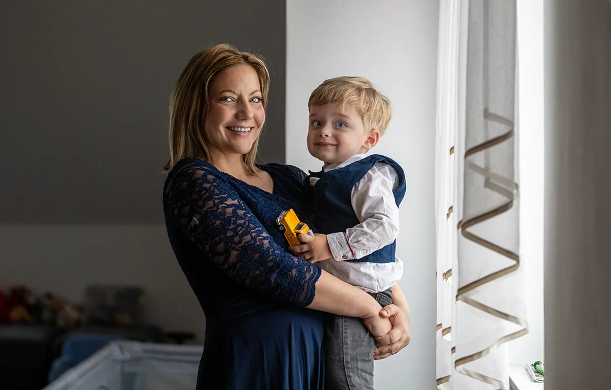 Portret Maja Ivančić sa sinom, jedna od majki koja svjedoči o borbe s karcinom; donatorska kampanja Moja majma