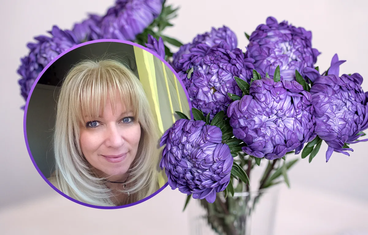 Sanja-Kalebic-buket Portret blogerice Sanje Kalebić montiran s buketom ljubičastog cvijeća, koja piše na temu operacija raka dojke