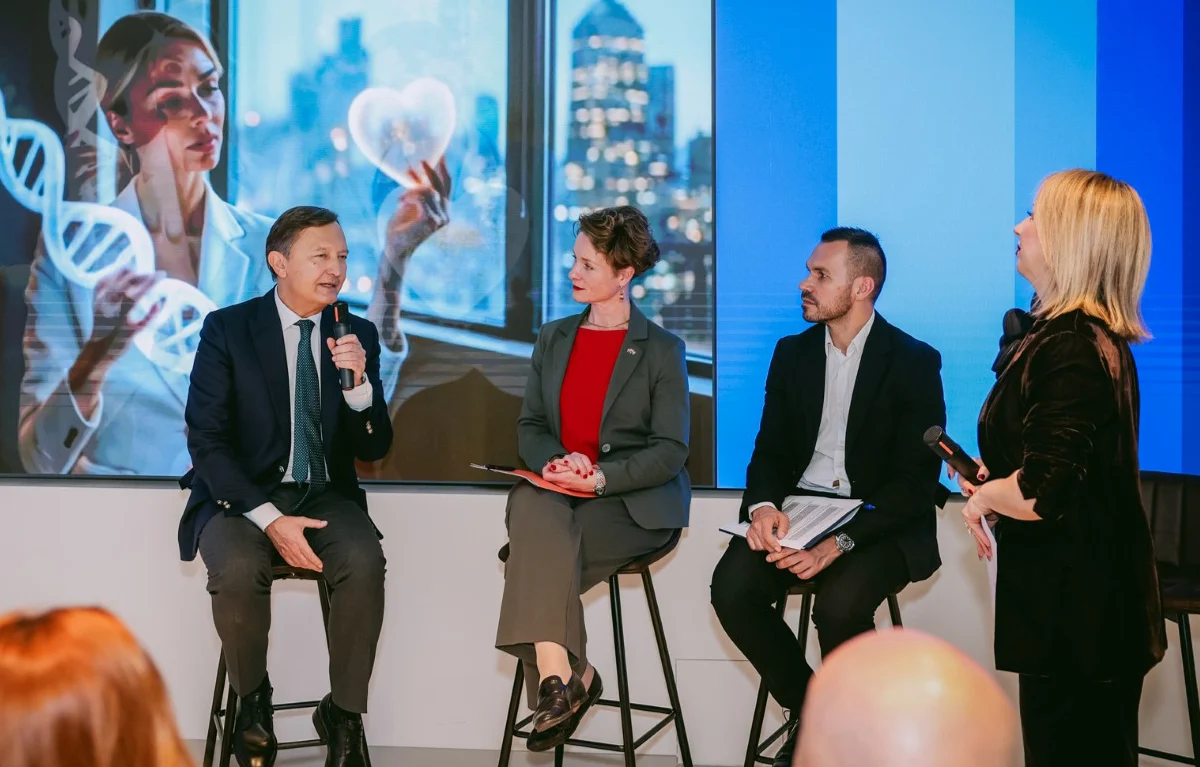 Akademik Davor Miličić i veleposlanica Nizozemske Charlotte van Baak na jednom od panela foruma Inovacije u kardiovaskularnom zdravlju u doba umjetne inteligencije, u organizaciji Health Huba i Veleposlanstva Kraljevine Nizozemske u Republici Hrvatskoj