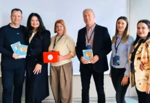 Prof. dr. sc. Trivanović: Kvaliteta života bolesnika najvažniji je dio liječenja Donacija u sklopu projekta O.R.P.H.E.U.S., muzikoterapija za onkološke pacijente; Sandra Karabatić, predsjednica Udruga Jedra sa zdravstvenim djelatnicima OB Pula: ravnatelj mr. sc. Andrej Angelini, dr. med., prof. dr. sc. Dragan Trivanović, voditelju odjela za onkologiju i hematologiju, te v.d. glavna medicinska sestra Petra Popović.