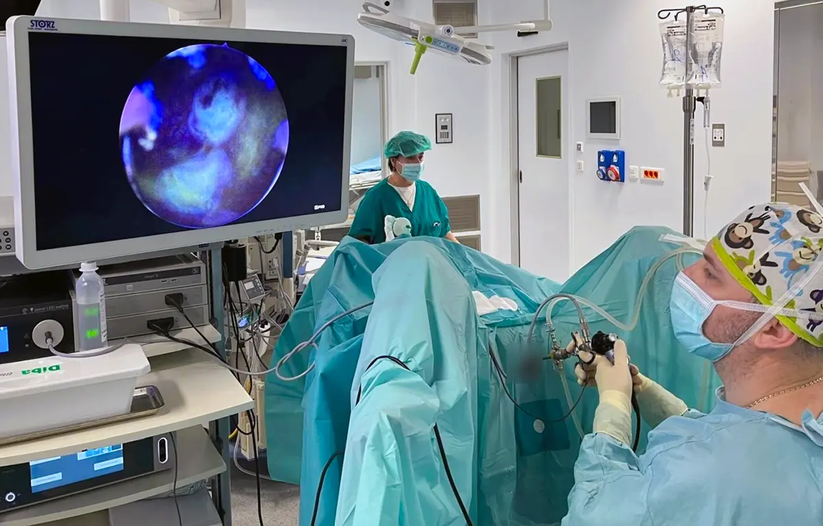 Izvođenje procedure pregleda mjehura plavim svjetlom, Klinika za urologiju KBC-a Split