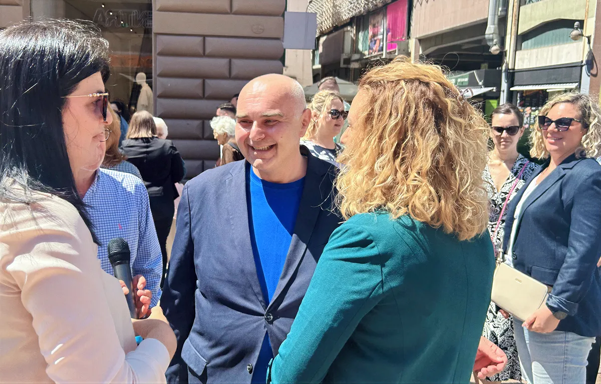 Budući ministar prof. dr. sc. Alen Ružić, dosadašnji ravnatelj KBC-a Rijeka, u društvu Ivane Rimac Lesički, glavne urednice Portala Zdravlje, i predstojnice Klinike za tumore KBC- Rijeka izv. prof. dr. sc. Ivane Mikolašević, na obilježavanju nacionalnog Dana preživjelih od raka u Rijeci 2024.