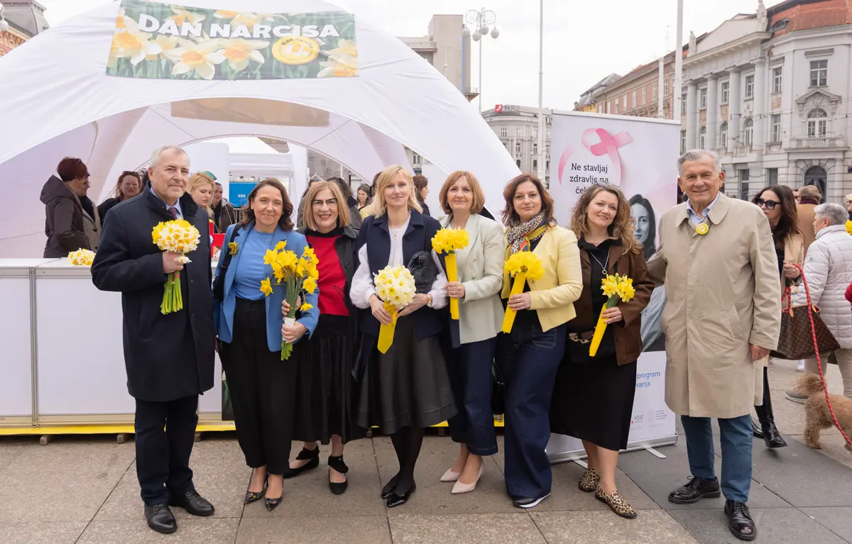 Predstavnici i voditelji hrvatskih zdravstvenih instituacija i ostali suorganizatori na Trgu bana Josipa Jelačića 20. ožujka 2026., javnozdravstvena akcija Dan narcisa. Fotografija: Hrvatska liga protiv raka