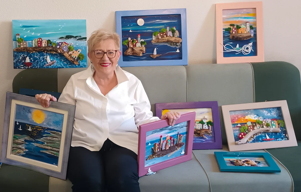 Ivna-Grgic Ivna Grgić, pacijentica oboljela od raka dojke, sa svojim umjetničkim radovima koji su joj pomogli za oporavak od raka dojke