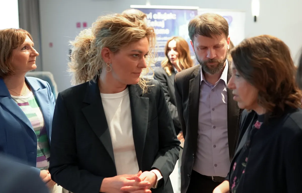 Mikolasevic-Bokun-Hrstic-Bilos Izv. prof. dr. sc. Ivana Mikolašević, doc. dr. sc. Tomislav Bokun i ministrica zdravstva Irena Hrstić na konferenciji Plavi ožujak – pregledaj se za život!; sedacija kod kolonoskopije