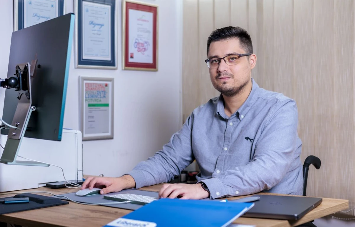 Portret pacijenta Stipo Margić koji boluje od rijetke bolesti Friedreichova ataksija