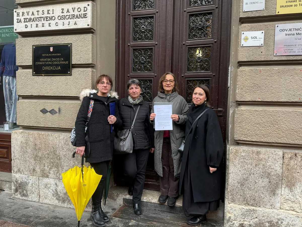 Članovi udruge oboljelih od multiplog mijeloma, MijelomCRO, predali su potpise HZZO-u.