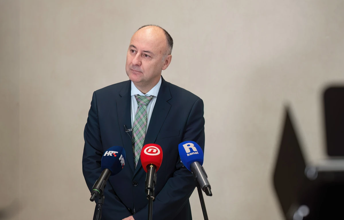 Portret prof. dr. sc. Goran Hauser; liječenje debljine i endoskopsko smanjenje želuca