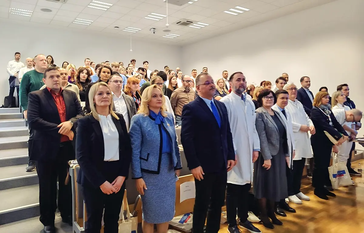 Sudionici i uzvanici u KB Sveti Duh, znanstveni simpozij "Suvremeni pristup u liječenju prekomjerne tjelesne mase"; teme prekomjerna tjelesna masa i debljina u Hrvatskoj