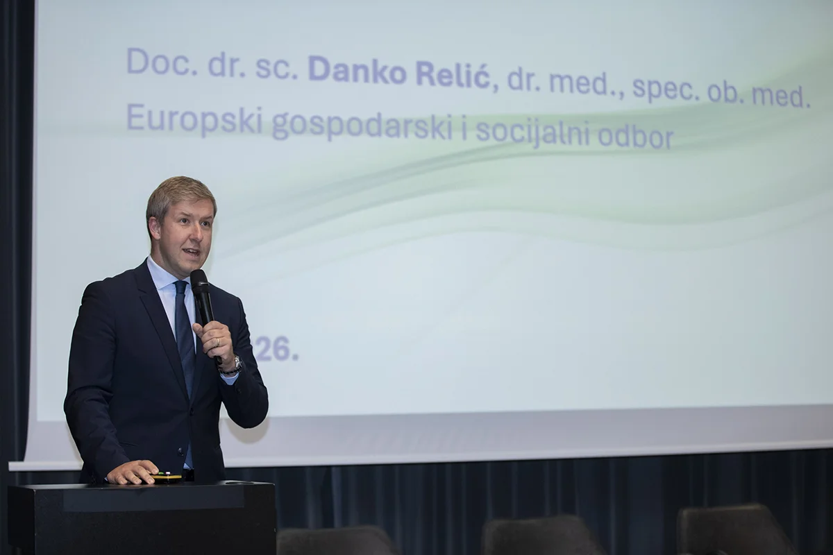 Doc. dr. sc. Danko Relić, član Europskog gospodarskog i socijalnog odbora, drži prezentaciju na konferenciji Ovisnost o pušenju – što čini Hrvatska? 2026.