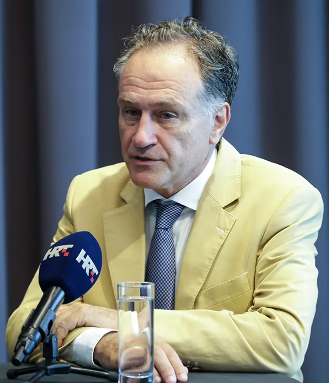 Portret kardiolog prof. Carsten Tschöpe, dr. med., na brifingu za medije povodom međunarodnog stručnog skupa "Beyond Boundaries: Advancing ATTR-CM Care" u Zagrebu 19. i 20. svibnja 2026.