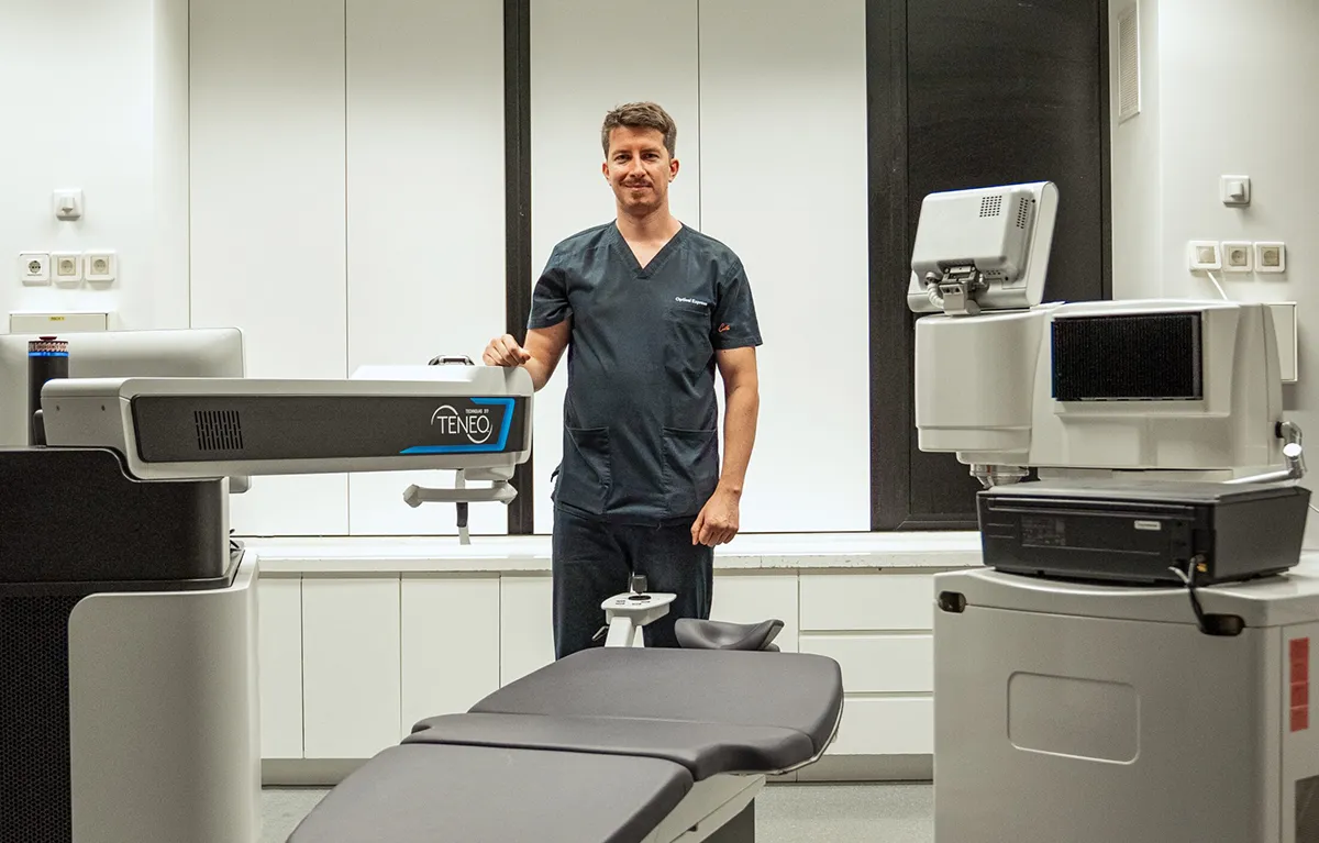 dr-Boze-Mihaljevic-uklanjanje-dioptrije Portret dr. Bože Mihaljević u ordinaciji, laserska korekcija vida u Optical Express